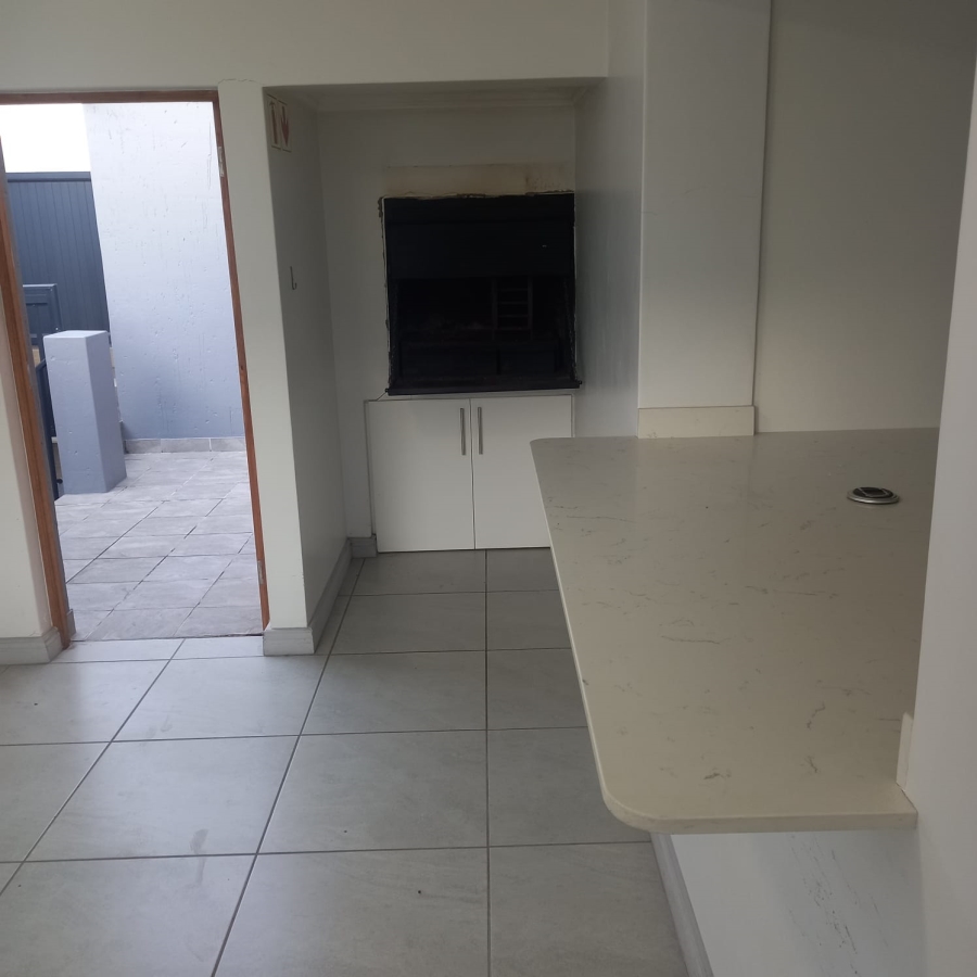 To Let 3 Bedroom Property for Rent in Island View Western Cape